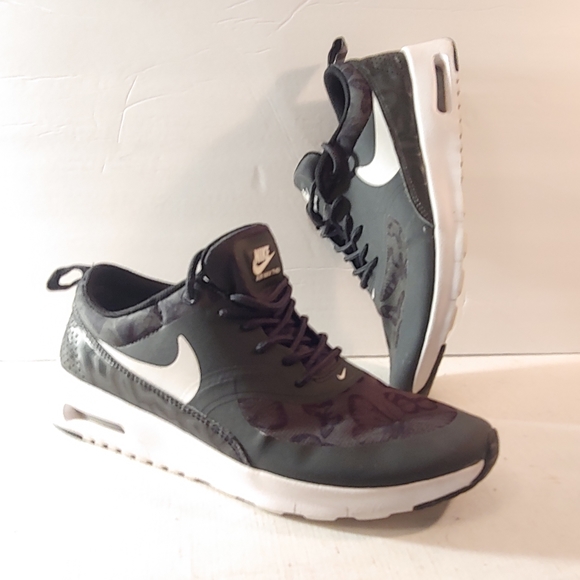 nike thea black